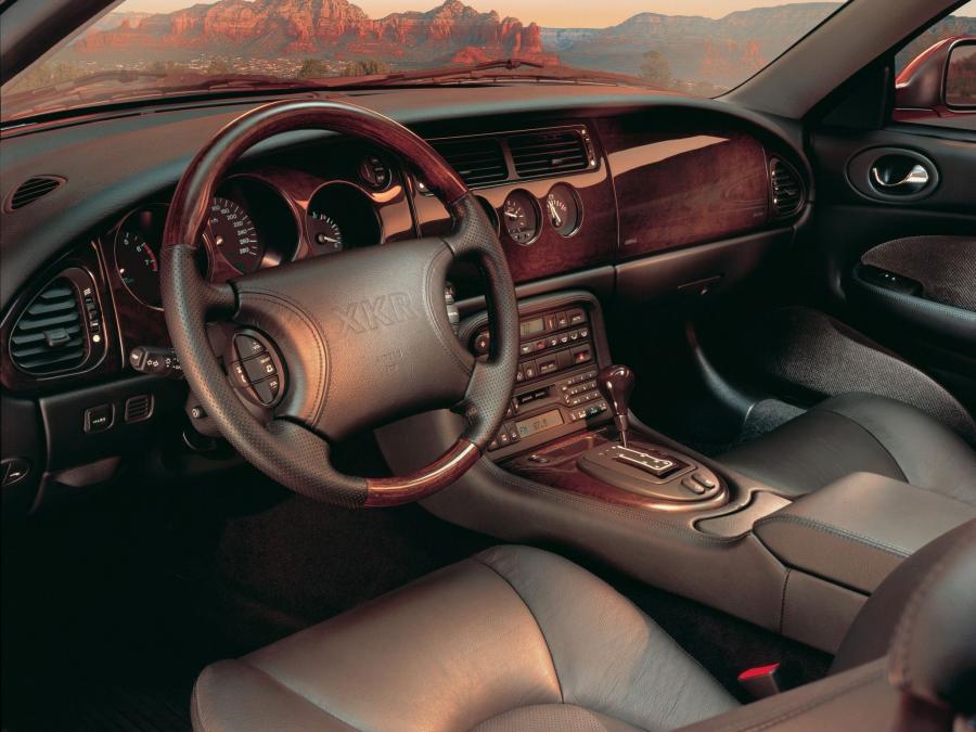  Jaguar XKR Coupe 1998 года  (фото 8 из 19)